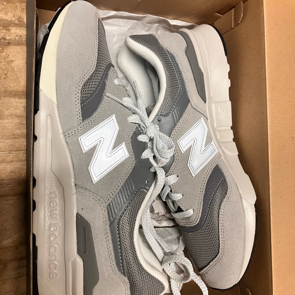 New Balance Men's Two-Tone Gray Sneakers